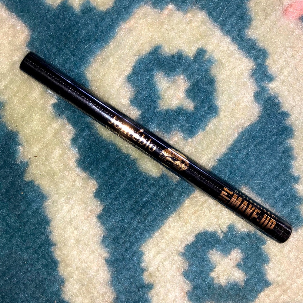 24 hour Long Lasting Liquid Eyeliner- Jet Black